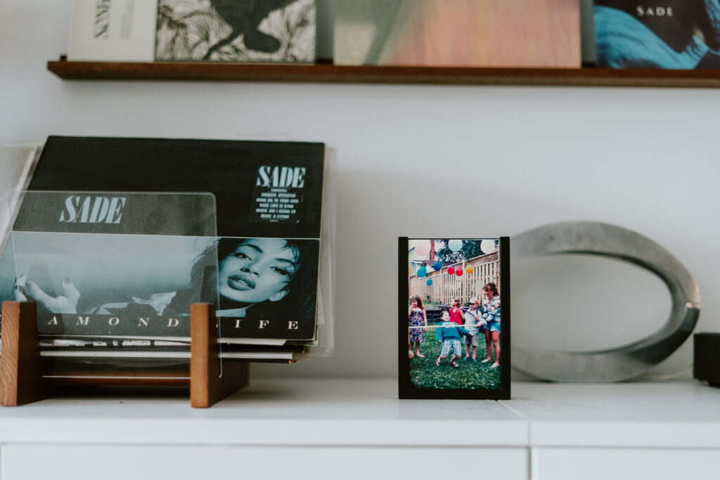 Creatief idee om foto's en herinneringen te laten zien en foto's te tonen. Fotolijstje kopen voor meerdere foto's